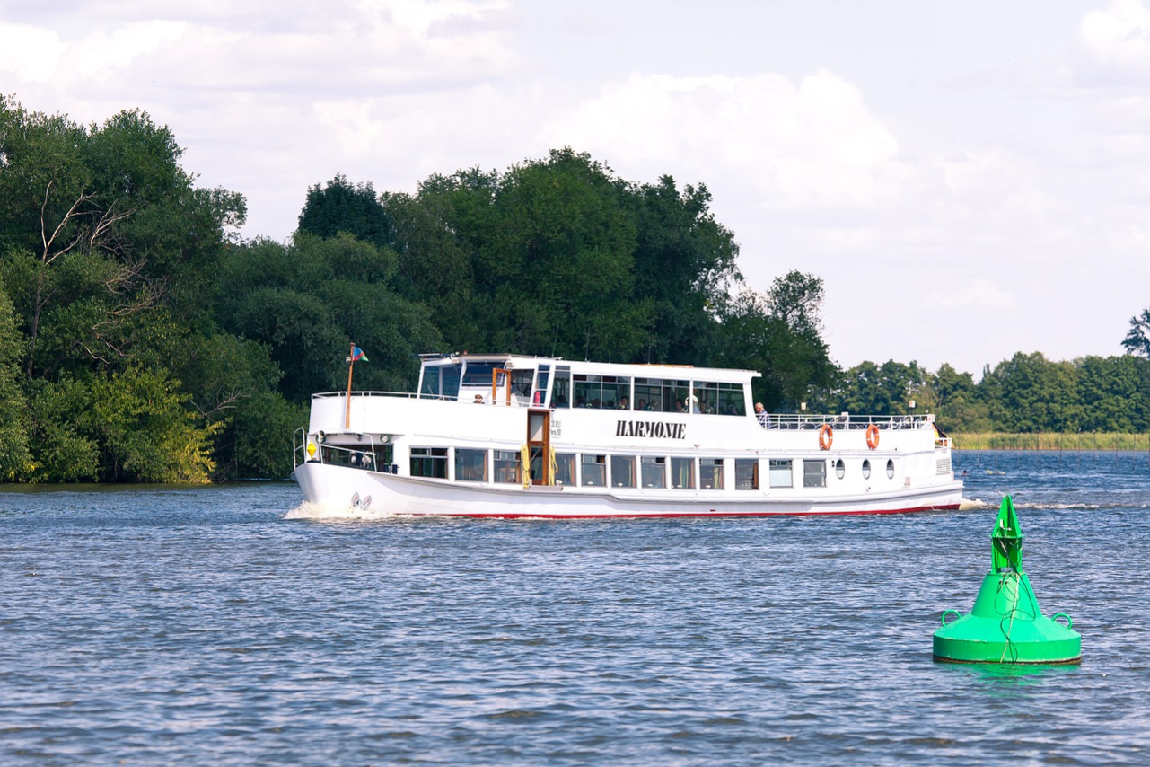 neunzehn81-excursion-steamer-5293584_1280